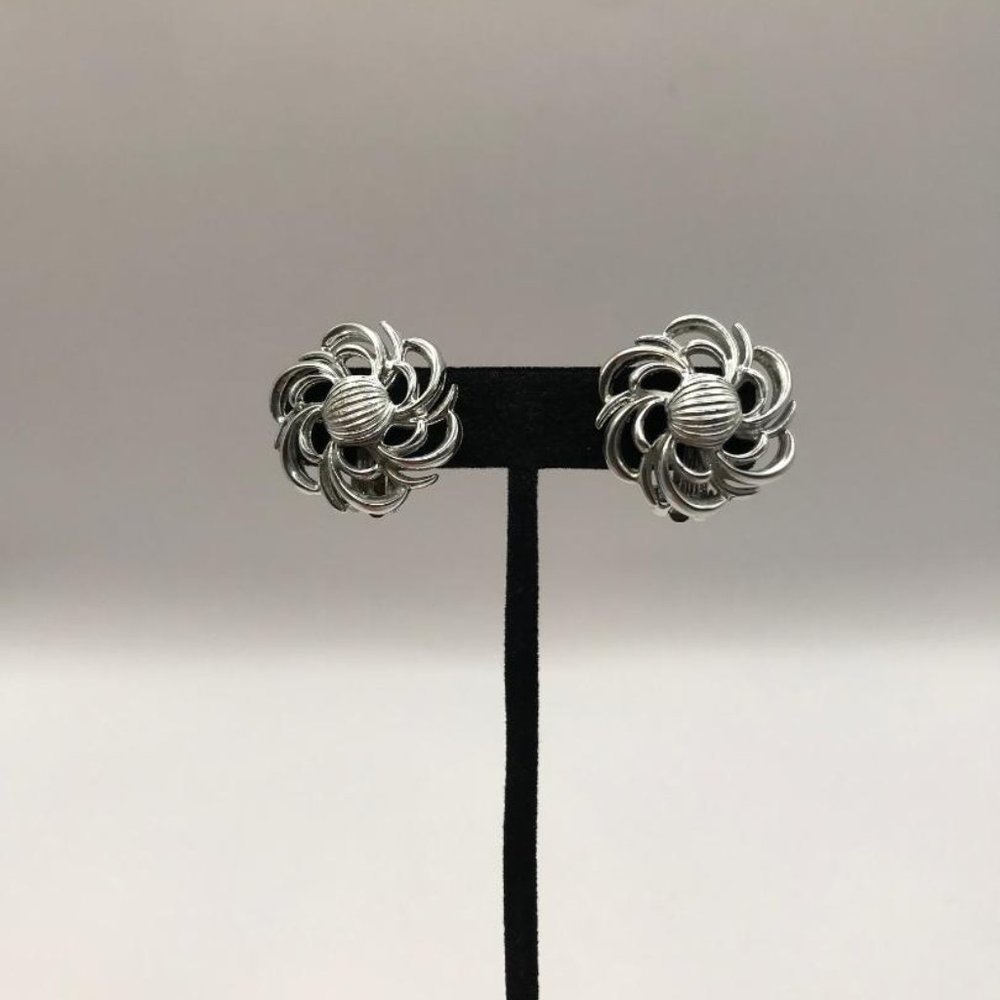 Vintage Coro Silver-Tone Clipon Earrings - Picture 3 of 8